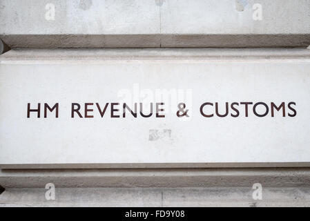 Das Zeichen für HM Revenue and Customs auf das Bürogebäude in Whitehall London UK (Finanzamt) Stockfoto