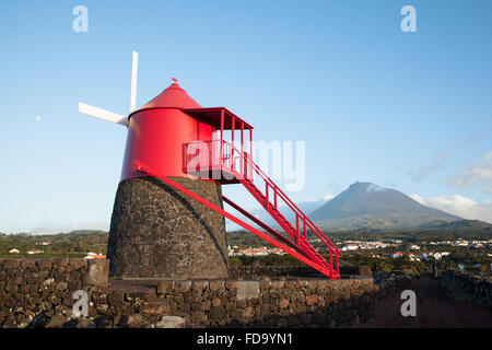 Windmühle auf der Insel Pico, Azoren. Stockfoto