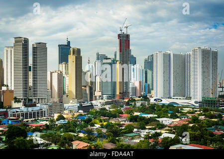 Blick auf die Skyline von Makati in Metro Manila, Philippinen.