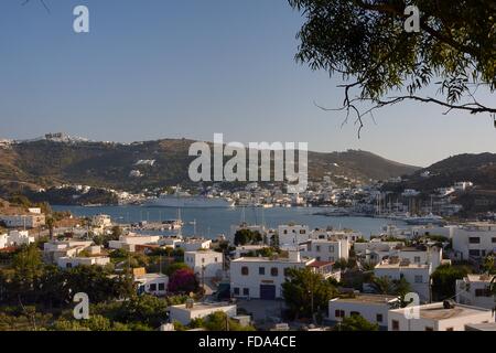 Übersicht der Skala Hafen von Patmos, Dodekanes, Griechenland. Stockfoto