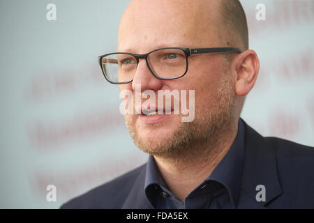 Oliver Kornhoff, Direktor des Arp Museum Bahnhof Rolandseck, in Remagen, Deutschland, 15 Decemeber 2015. FOTO: THOMAS FREY/DPA Stockfoto