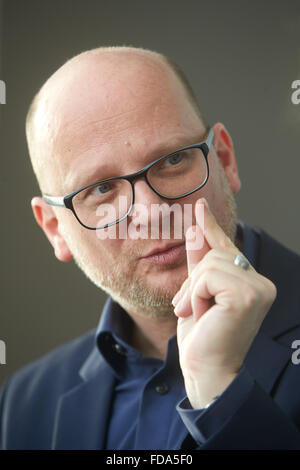 Oliver Kornhoff, Direktor des Arp Museum Bahnhof Rolandseck, in Remagen, Deutschland, 15 Decemeber 2015. FOTO: THOMAS FREY/DPA Stockfoto