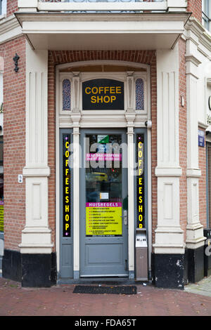 Glückliche Menschen Coffee-Shop, eine Steckdose für legal Cannabis / zum Verkauf in Amsterdam, Holland, Niederlande Stockfoto