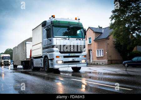 DEU, Deutschland, Herne, ein Mercedes-Benz Actros LKW.  DEU, Deutschland, Herne, Ein Mercedes-Benz Actros LKW. Stockfoto