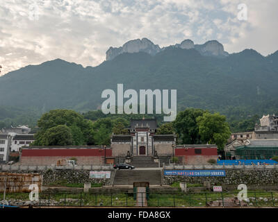 Huangling Tempel am Ufer des Jangtse-Flusses bei Sandouping A Town in der Nähe der drei-Schluchten-Damm Yichang, Provinz Hubei China Stockfoto