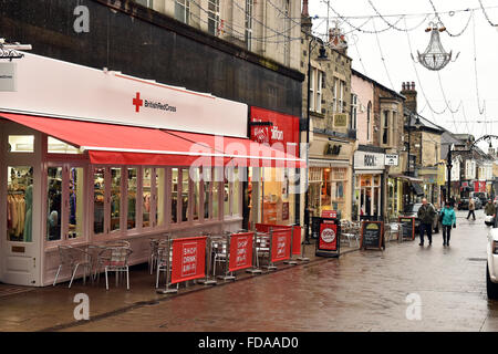 Neue britische Rote Kreuz Charity-Shop Harrogate UK Stockfoto