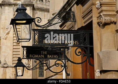 Zeichen außerhalb Roman Baths in die Stadt Bath Stockfoto