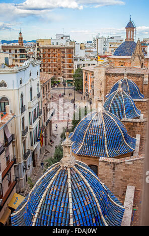 Die Kathedrale und die alte Stadt Dächer gesehen von Miguelete Bell Turm der Kathedrale von Valencia. Stockfoto