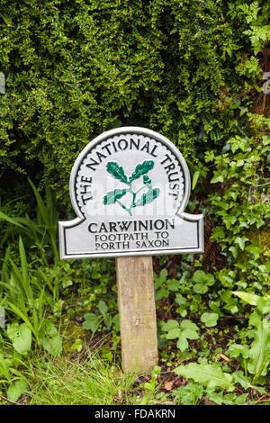 National Trust Omega Schild mit der Aufschrift Carwinion Fußweg zum Porth sächsischen Cornwall England UK Stockfoto