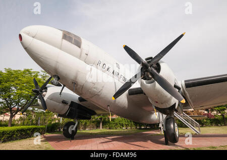 Curtiss C46 Commando Transport (USA), Krieg-Denkmal von Korea, Jeonjaeng Ginyeomgwan, Yongsan-Dong, Seoul, Südkorea Stockfoto