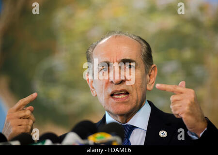 Brasilia, Brasilien. 29. Januar 2016. Brasilianische Gesundheitsminister Marcelo Castro während einer Pressekonferenz auf die Bekämpfung des Zika-Virus-Ausbruchs am National Center für Risiko- und Katastrophenmanagement 29. Januar 2016 in Brasilia, Brasilien. Die Weltgesundheitsorganisation sagte Zika "aus einer milden Bedrohung eines alarmierende Ausmaße" gegangen. Bildnachweis: Planetpix/Alamy Live-Nachrichten Stockfoto