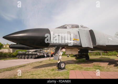 McDonnell Douglas F-4 Phantom II, Krieg-Denkmal von Korea, Jeonjaeng Ginyeomgwan, Yongsan-Dong, Seoul, Südkorea Stockfoto