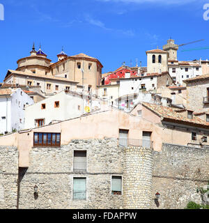 Häuser am Hang in Cuenca, Spanien. Stockfoto