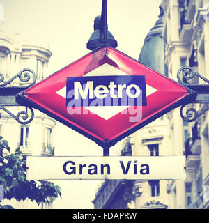 Metro in Madrid, Gran Via Bahnhof Sign. Retro-Stil gefilterten Bild Stockfoto