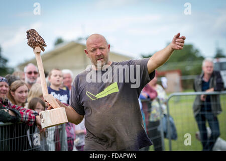 Knutsford, Cheshire, UK, 29. August 2015. Die 11. Englisch öffnen Chainsaw Carving Cheshire Wettkampfspiel & Country Fair Stockfoto