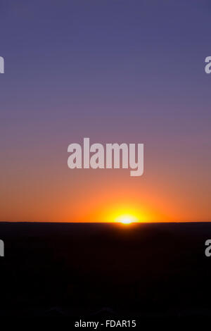 Sonne berühren Horizont Stockfoto