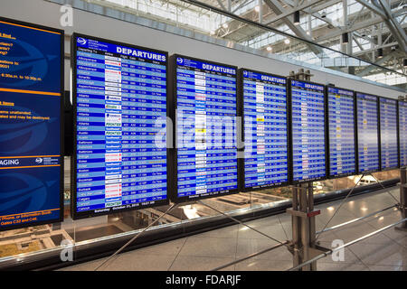 Flughafen Ankünfte & Anzeigentafel Stockfoto