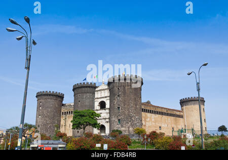 Mittelalterliche Burg der Maschio Angioino oder Castel Nuovo (neue Burg) in Neapel, Italien Stockfoto