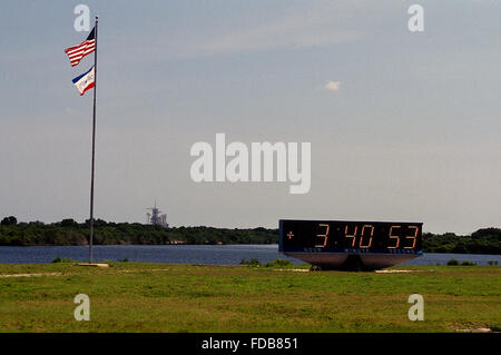 Merritt Island, Florida, USA, 28. April 1991 die Mission Uhr 3 Stunden und 40 Minuten nach dem Start des Shuttle "Discovery". Mission: Department of Defense, AFP-675; IBSS; Thermen-II Space Shuttle: Entdeckung Startrampe: 39A gestartet: 28. April 1991, 11:33:14 UTC Landeplatz: Kennedy Space Center, Florida Landung: 6. Mai 1991, 2:55:37 UTC Mission Dauer: 8 Tage, 7 Stunden, 22 Minuten, 23 Sekunden Umlaufbahn Höhe: 190 Seemeilen Orbit Neigung: 57 Grad Credit: Mark Reinstein Stockfoto