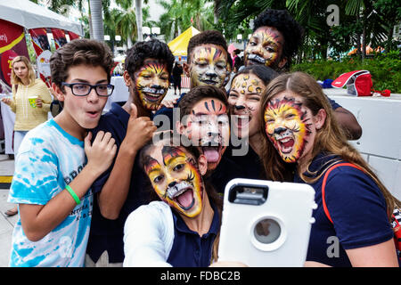 Miami Florida,Buchmesse International,Miami Dade College Campus,Literatur,Festival,jährliche Studenten,Teenager Teenager Teenager,Hispanic Black Stockfoto