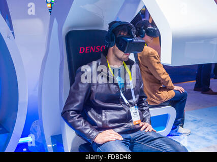 Virtual-Reality-Demonstration bei der Denso-Stand auf der CES Show in Las Vegas, Stockfoto