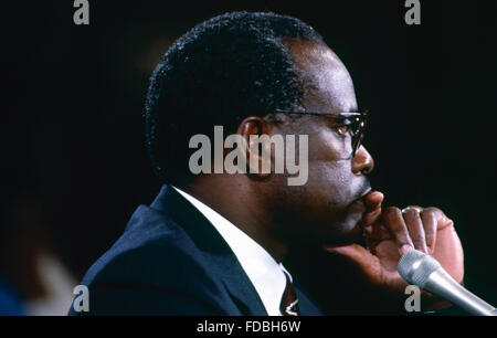 Washington, DC. USA, Oktober. 1991 bezeugt Richter Clarence Thomas während seiner Bestätigung Anhörungen im Justizausschuss Senats.  Bildnachweis: Mark Reinstein Stockfoto