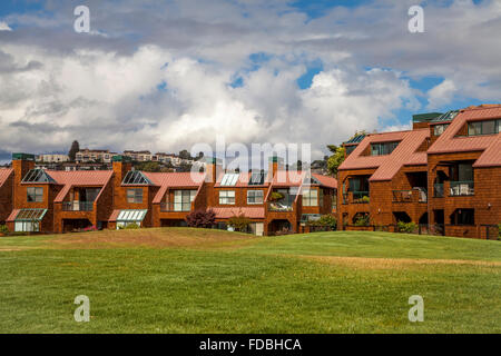 Wohnkomplex in Tiburon Wasser, Tiburon, Kalifornien, USA Stockfoto