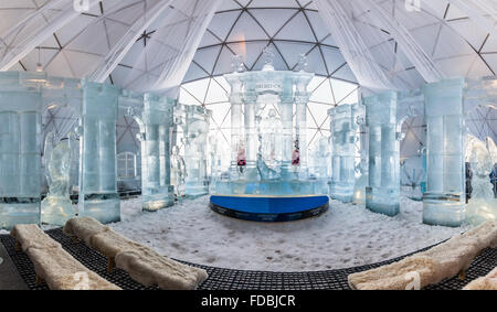 HREBIENOK, Slowakei - 6. Januar 2016: Eis in der hohen Tatra Tatra Haus, Hrebienok, Altar. Es gibt einen Altar mit Statuen aus Eis bauen. Stockfoto