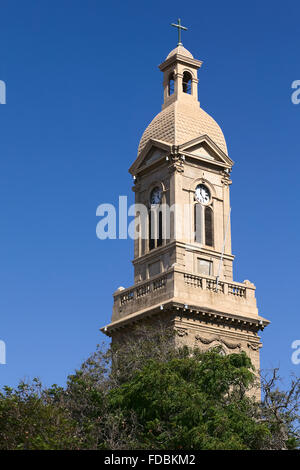 LA SERENA, CHILE - 19. Februar 2015: Der Turm der Kathedrale, ein nationales Denkmal seit 1981 an der Plaza de Armas Stockfoto