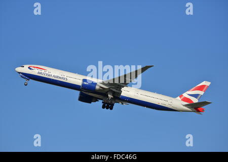 British Airways Boeing 777-36NER G-STBE ausgehend von London Heathrow Airport, Großbritannien Stockfoto