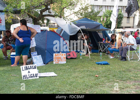 Buenos Aires, Argentinien. 29. Januar 2016. Camping an der Plaza de Mayo vor Casa Rosada Menschen festgenommen kostenlos Inanspruchnahme sozialer Aktivist Milagro Sala in Jujuy. Bildnachweis: Néstor J. Beremblum/Alamy Live-Nachrichten Stockfoto