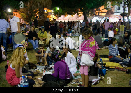 ISTANBUL, Türkei - 6. September: Ramadan Eröffnung der türkischen Muslime in Sultanahmet-Platz am 6. September 2009 in Istanbul, Türkei Stockfoto