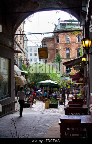 ISTANBUL, Türkei - SEPT 8: Taksim Istiklal Bezirk Terrassenbereich am 8. September 2009 in Istanbul, Türkei. Taksim Istiklal Straße ich Stockfoto