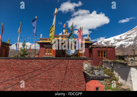 Dharma-Rad und Hirsch Skulptur auf Muktinath Kloster, Nepal. Stockfoto