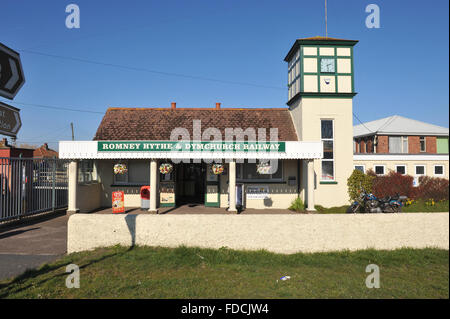 Romney Hythe und Dymchurch Railway Station in New Romney, Kent, UK. Stockfoto