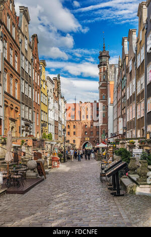 Die Gasse Ulica Mariacka in der Rechtstadt (Glowne Miasto) und Brama Mariacka Tor, Danzig, Pommern, Polen, Europa Stockfoto