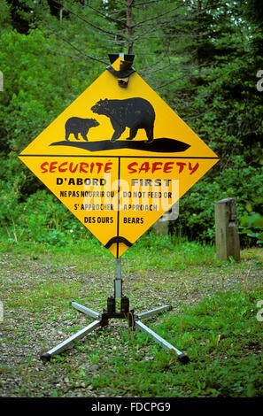 Warnschild über Schwarzbären im Forillon Nationalpark, Gaspesie, Quebec, Kanada Stockfoto