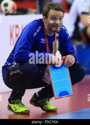 Krakau, Polen. 29. Januar 2016. Norwegens Cheftrainer Christian Berge reagiert während der 2016 Herren Europameisterschaft Handball Halbfinale zwischen Norwegen und Deutschland in der Tauron Arena in Krakau, Polen, 29. Januar 2016. Foto: Jens Wolf/Dpa/Alamy Live News Stockfoto