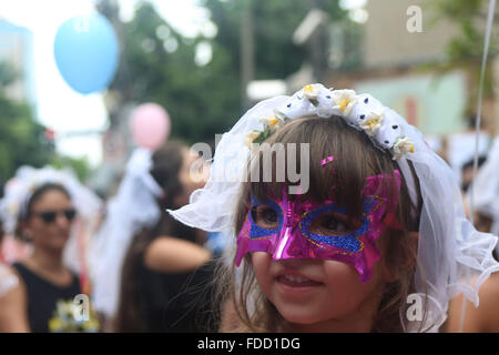 Sao Paulo, Brasilien. 30. Januar 2016. Eine Mädchen nimmt Teil an der Parade der "Karneval feiern bekannt als (Casa Comigo) mich heiraten", in Zone West in Sao Paulo, Brasilien, am 30. Januar 2016. Bildnachweis: Rahel Patras/Xinhua/Alamy Live-Nachrichten Stockfoto