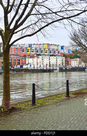 Blick über Bristol schwimmenden Hafen von bunten Häusern in Hotwells und Clifton Holz Stockfoto