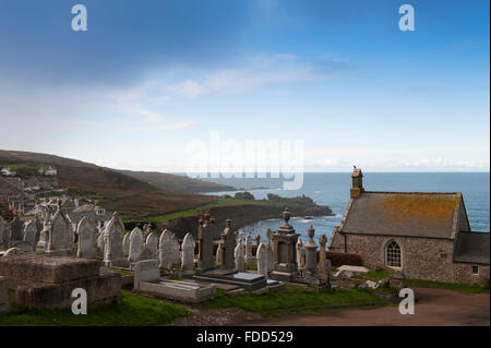 Friedhof, Kapelle und Süd West Küstenweg in St Ives Cornwall England UK Europa Stockfoto