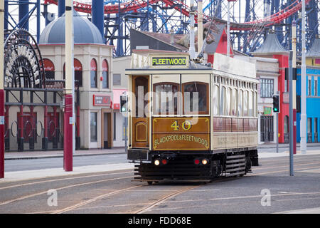 Blackpools Vintage Straßenbahn Flotte im Einsatz entlang der Promenade, Blackpool, Lancs Stockfoto