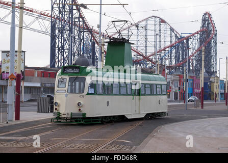 Blackpools Vintage Straßenbahn Flotte im Einsatz entlang der Promenade, Blackpool, Lancs Stockfoto