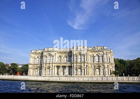 Beylerbeyi-Palast (Beylerbeyi Sarayı) am Ufer des Bosporus in Istanbul, Türkei Stockfoto