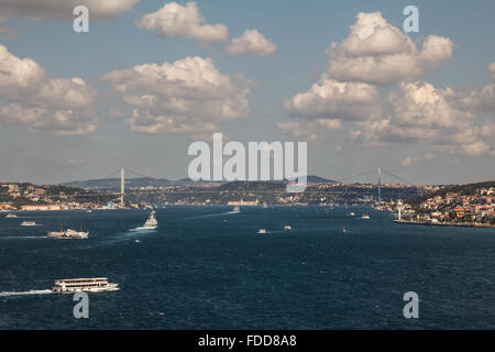 Boote über den Bosporus, Istanbul, Türkei Stockfoto