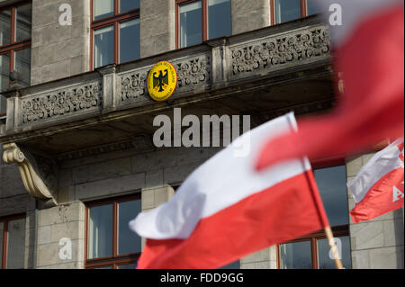 Wroclaw, Polen. 30. Januar 2016. Gebäude des deutschen Konsulats in Breslau bei Protest gegen die Europäische Union und die deutsche Politik in Polen. Bildnachweis: Marcin Rozpedowski/Alamy Live-Nachrichten Stockfoto