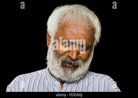 1 indische Senior erwachsenen Mann ernsthafte Problem Weinen Stockfoto