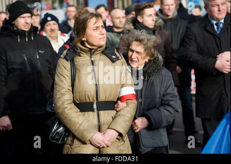 Wroclaw, Polen. 30. Januar 2016. Teilnehmer des Protestes gegen die Europäische Union und die deutsche Politik in Polen. Bildnachweis: Marcin Rozpedowski/Alamy Live-Nachrichten Stockfoto