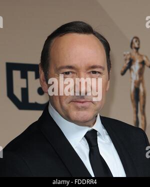 Los Angeles, CA, USA. 30. Januar 2016. Kevin Spacey, hervorragende Leistung durch einen Schauspieler in einer Dramaserie für House Of Cards im Presseraum für 22. Annual Screen Actors Guild Awards (SAG) - PRESS ROOM, Shrine Auditorium, Los Angeles, CA 30. Januar 2016. Bildnachweis: Elizabeth Goodenough/Everett Collection/Alamy Live-Nachrichten Stockfoto