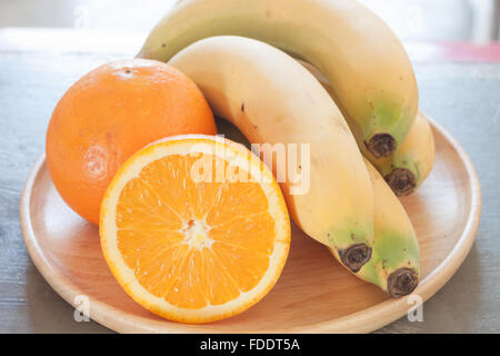 Gesunde Früchte mit Orangen und Bananen, Fotoarchiv Stockfoto